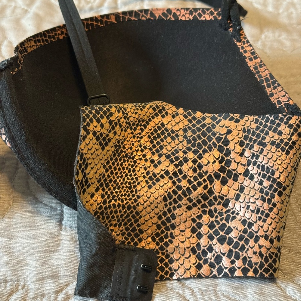 Victoria's Secret 32-D Black and Pink Snake Print Bra - Picture 7 of 9